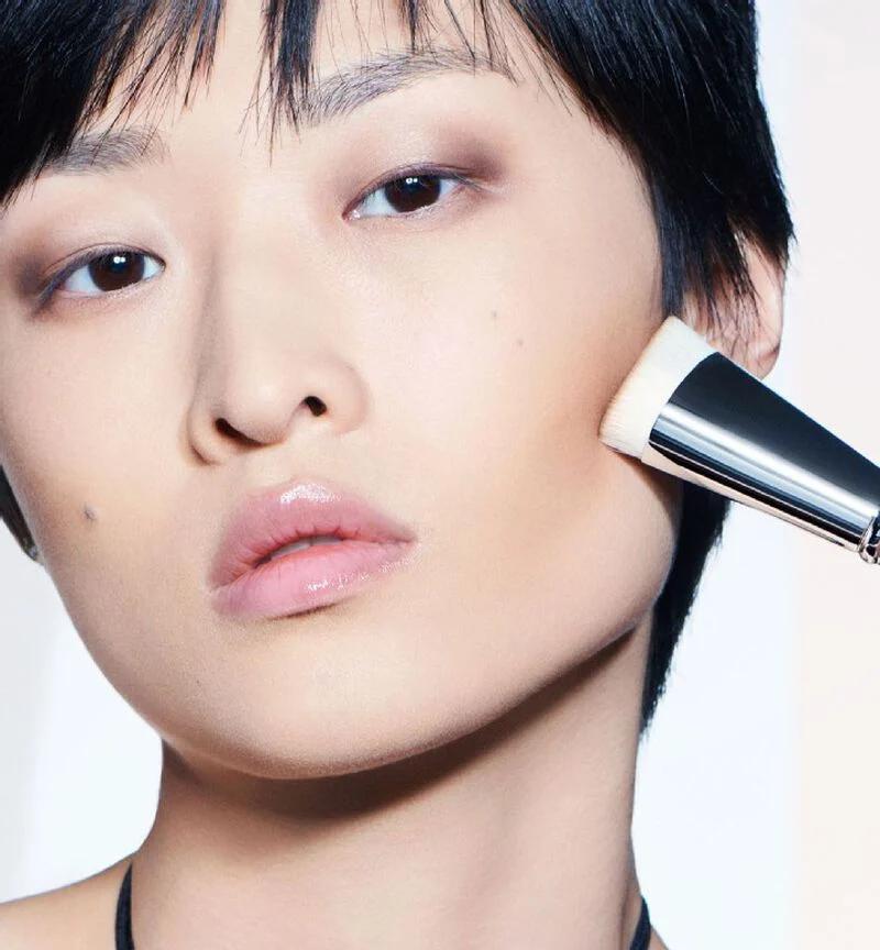 dior-backstage-pinceau-contouring-n-15